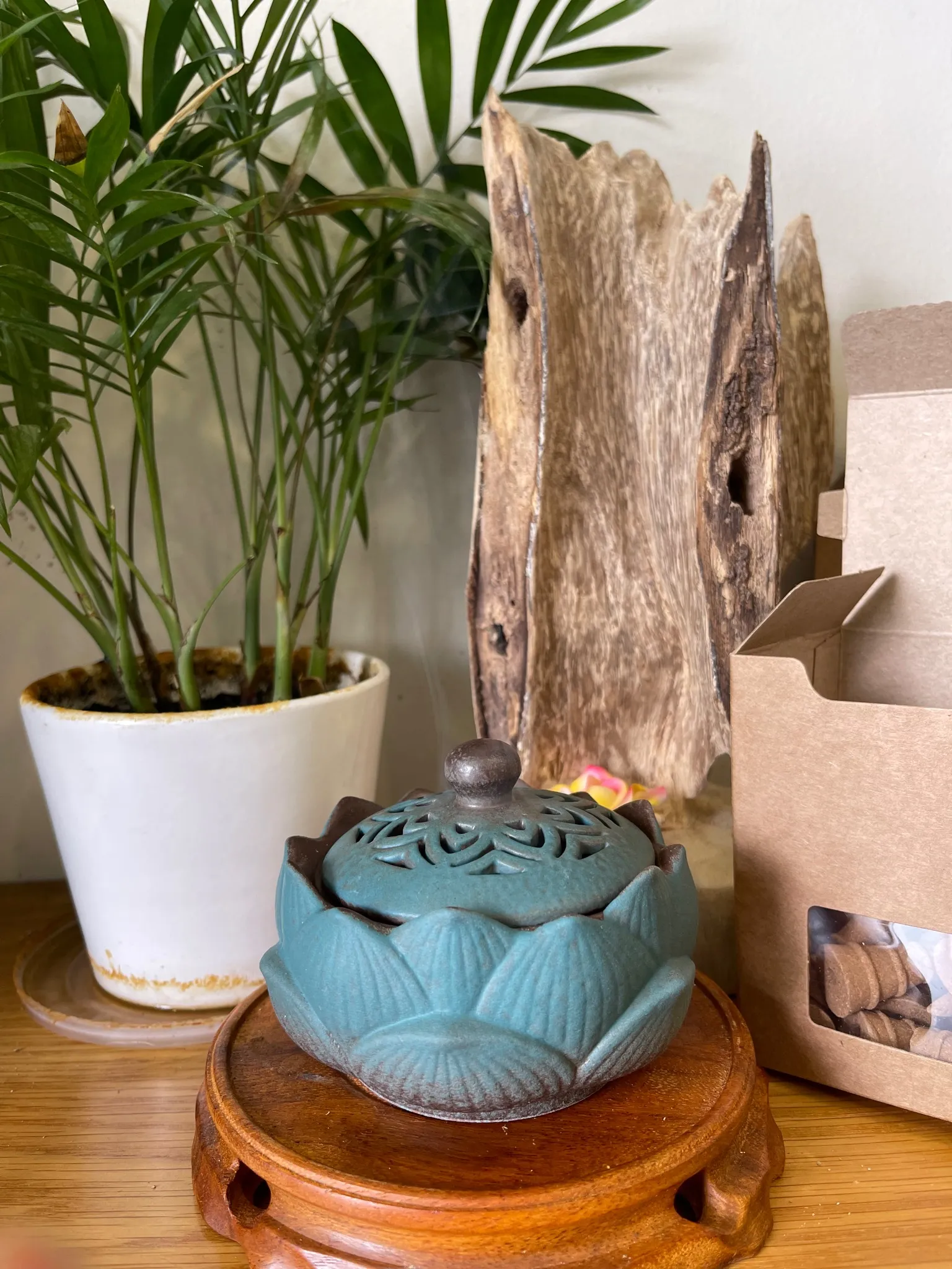 SKY BLUE LOTUS AGARWOOD INCENSE BURNER – PREMIUM CERAMIC OUD BURNER (10.5 CM)